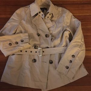 Short trench coat